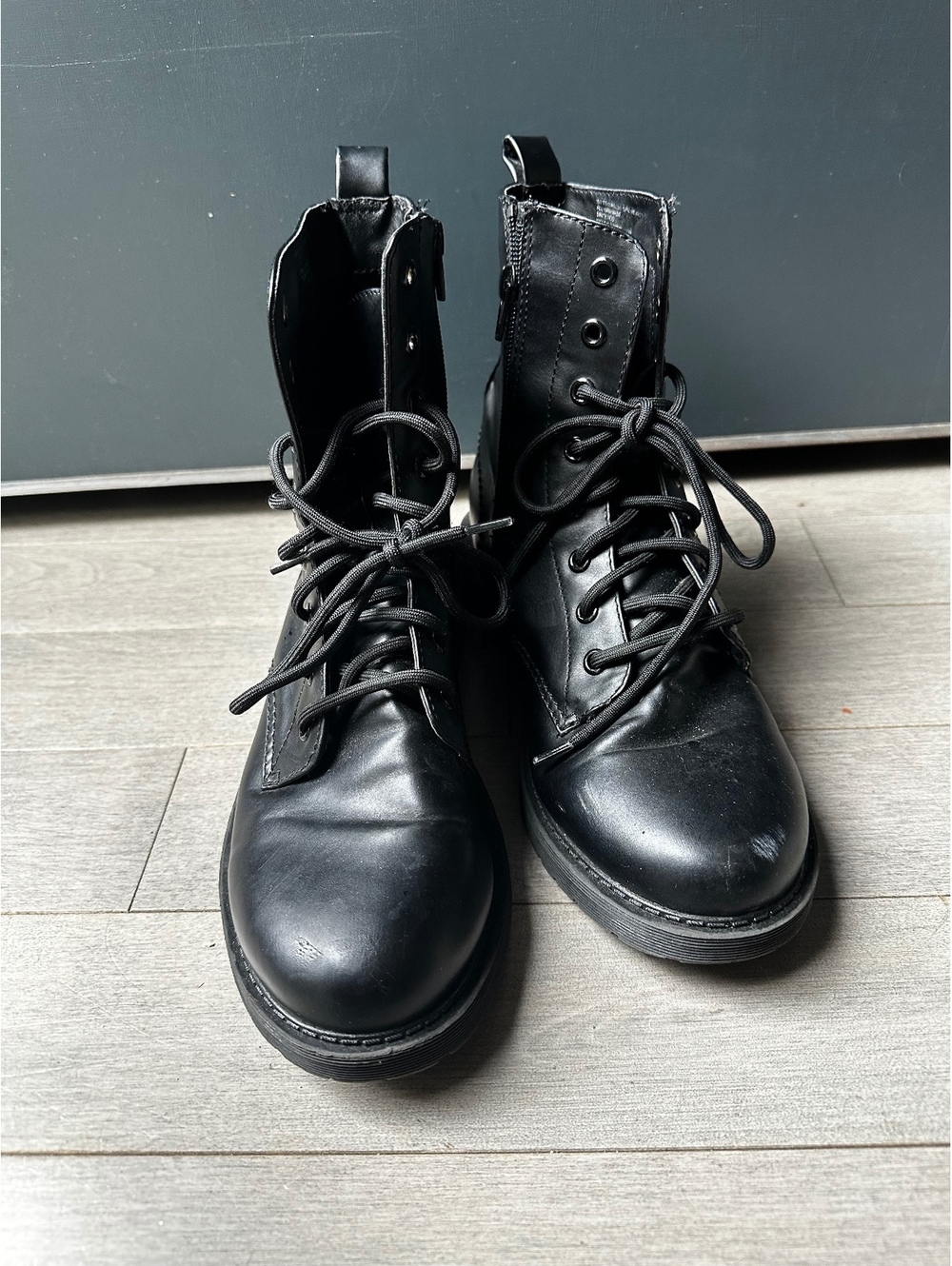 Women’s Black Leather Combat Boots with Side Zippers and Laces Size 8.5